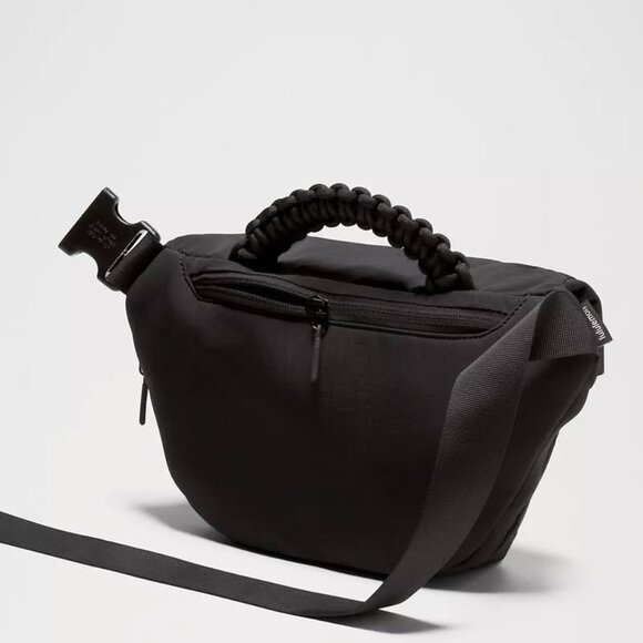 Lululemon Curved Crossbody Bag with Top Handle 3L in Black, BNWT - Picture 4 of 8
